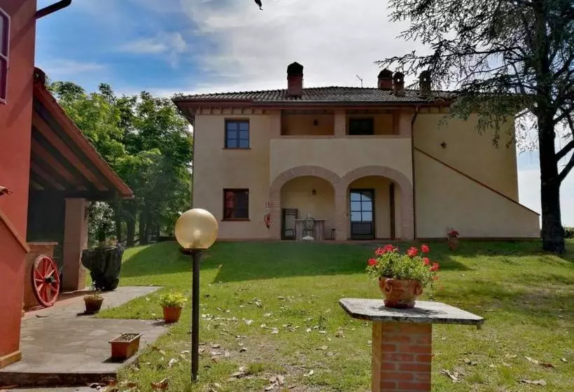 ホテル Agriturismo Montemari