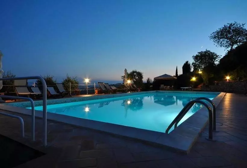 ホテル Agriturismo Montemari