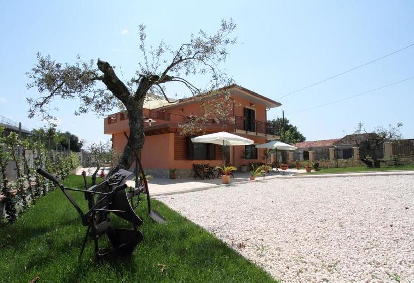 ホテル Azienda Agrituristica La Tenuta Del Falco