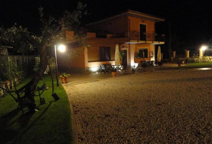 ホテル Azienda Agrituristica La Tenuta Del Falco