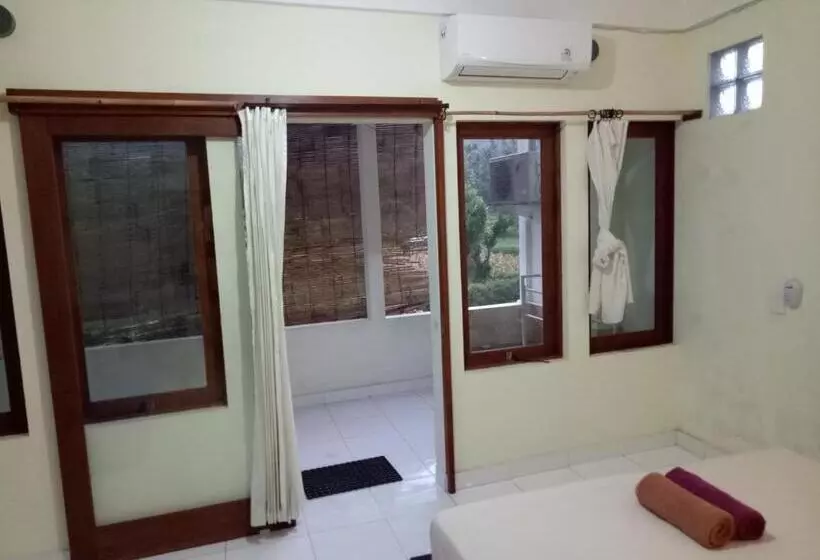 ペンション Amed Stop Inn Homestay, Rooftop Restaurant And Bar