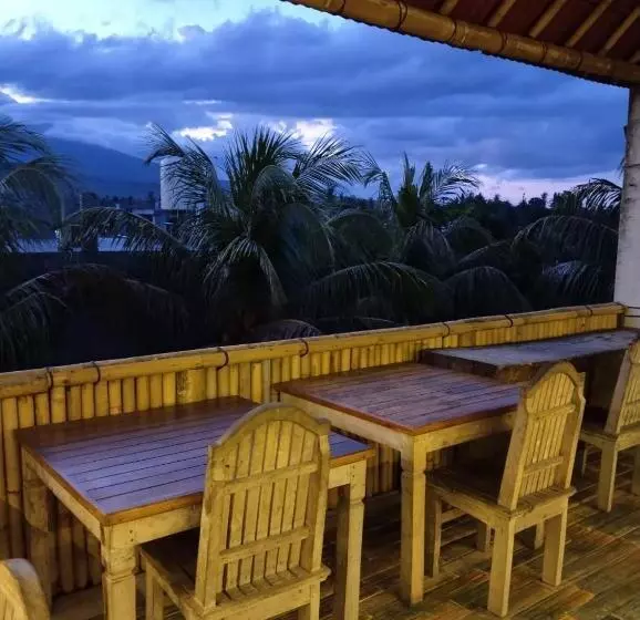 ペンション Amed Stop Inn Homestay, Rooftop Restaurant And Bar