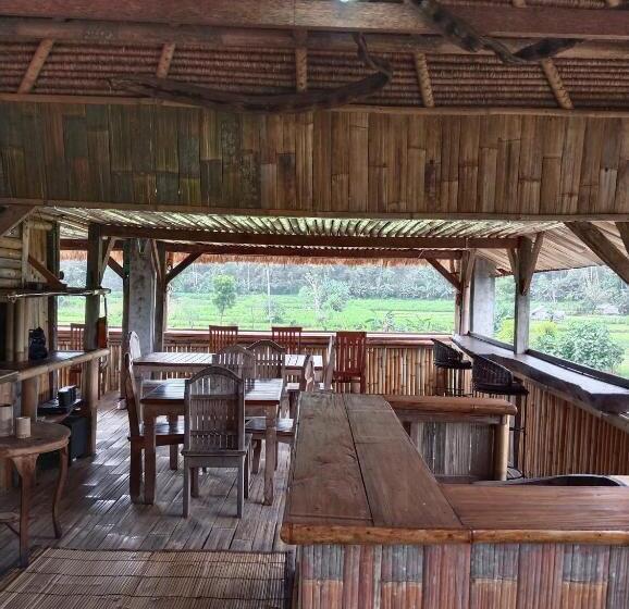 ペンション Amed Stop Inn Homestay, Rooftop Restaurant And Bar