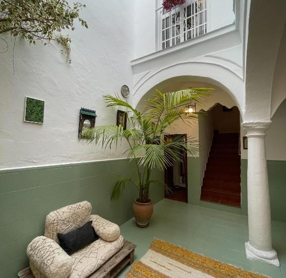 پانسیون Hostal Africa