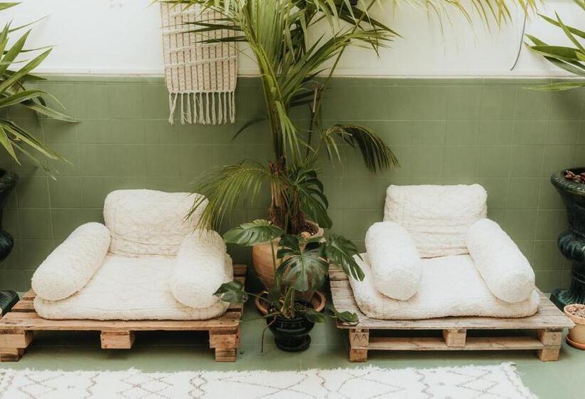 پانسیون Hostal Africa