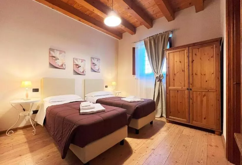 هتل Agriturismo Corte Pellegrini