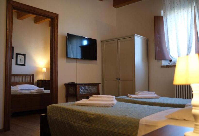 ホテル Agriturismo Corte Pellegrini