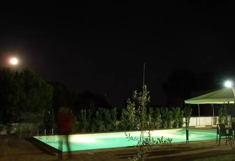 Hotelli La Ferula Bed&pool