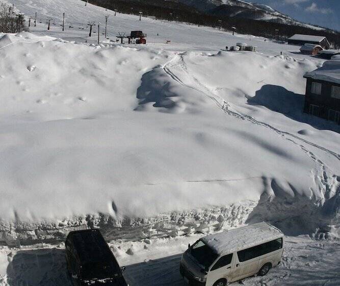 פנסיון Moiwa Lodge