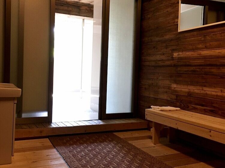 פנסיון Moiwa Lodge