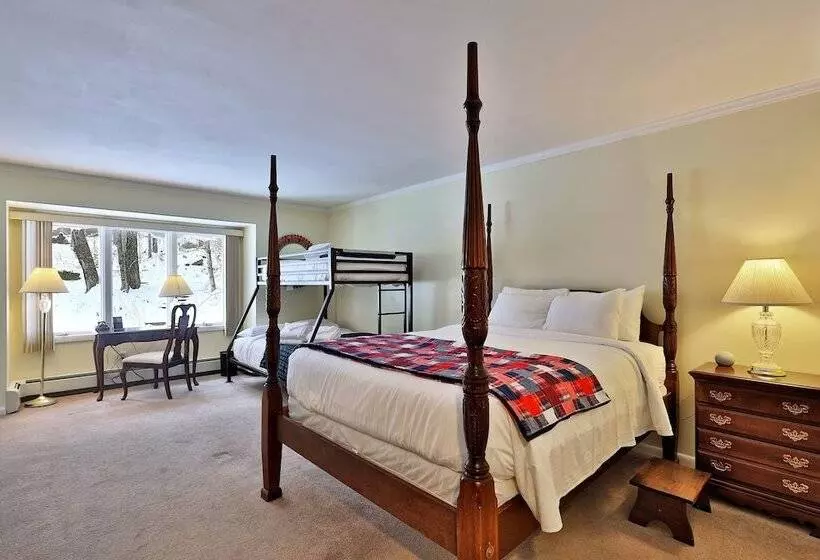 Hotelli The Birch Ridge: Family Room #11   Queen/bunkbed Suite In Killington, Vermont 1 Bedroom Home