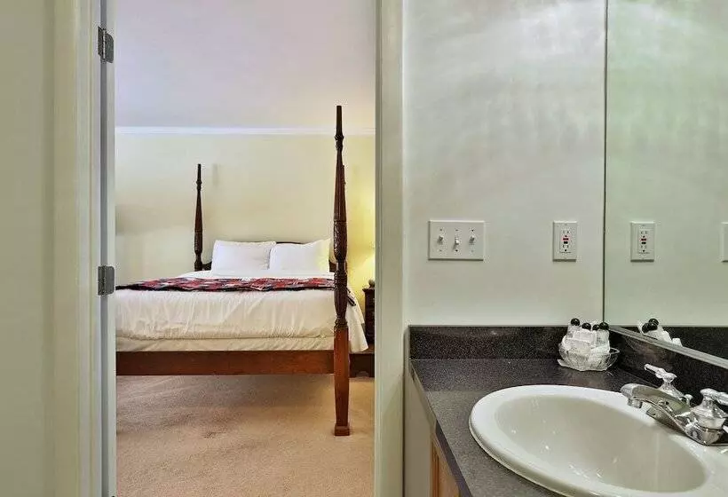 Hotelli The Birch Ridge: Family Room #11   Queen/bunkbed Suite In Killington, Vermont 1 Bedroom Home