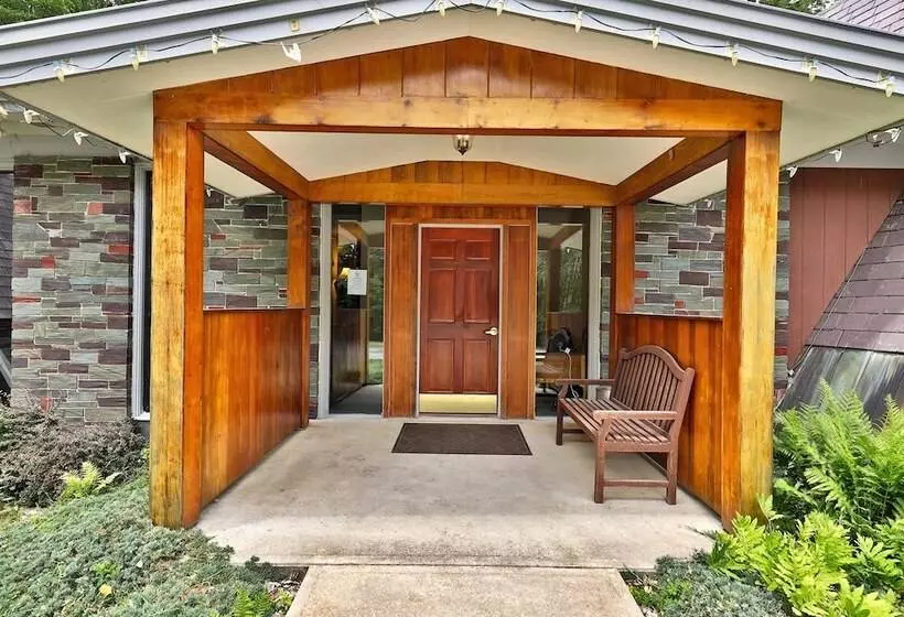 Hotelli The Birch Ridge: Family Room #11   Queen/bunkbed Suite In Killington, Vermont 1 Bedroom Home