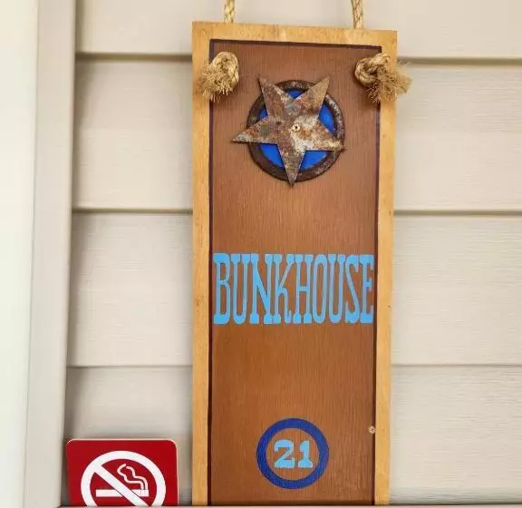 Retkeilymaja Cowboy Country Inn