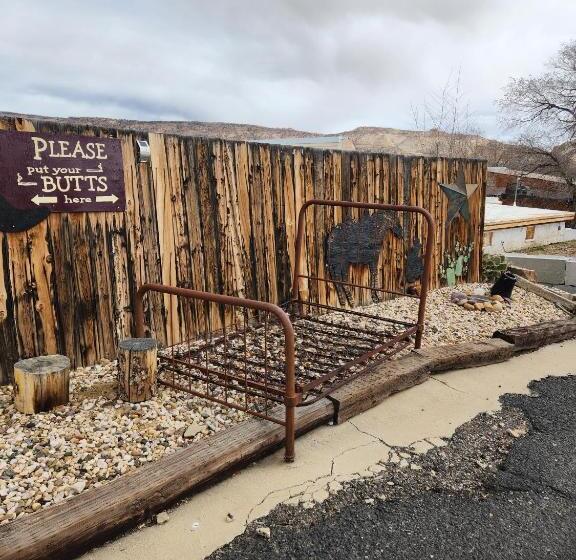 ユースホステル Cowboy Country Inn