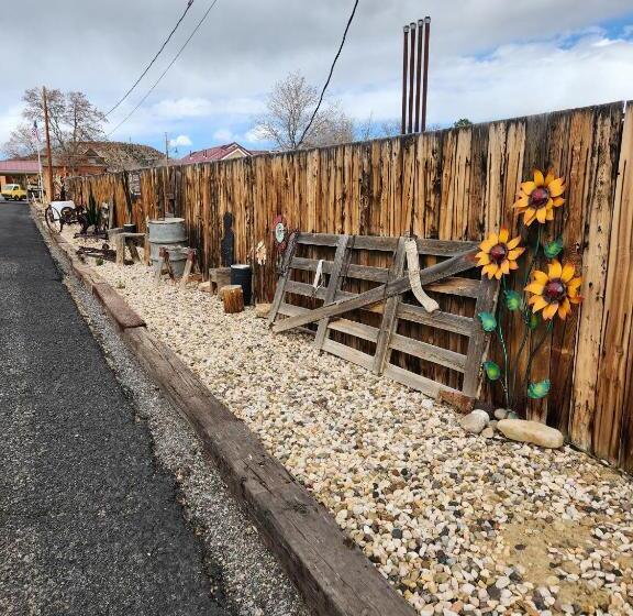 ユースホステル Cowboy Country Inn