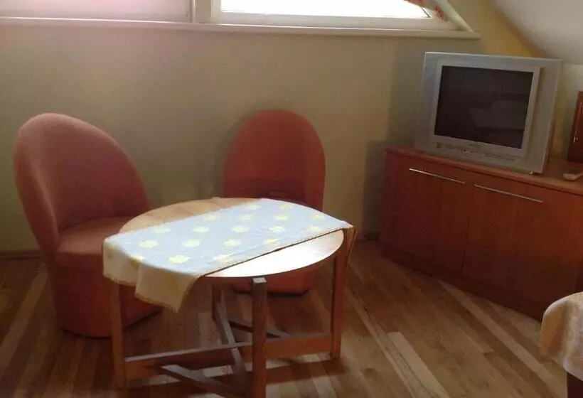 پانسیون Birutes Apartments