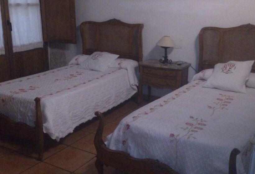 پانسیون Fonda La Plaza