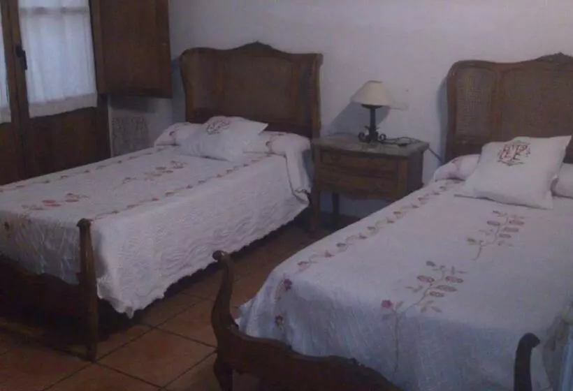 پانسیون Fonda La Plaza