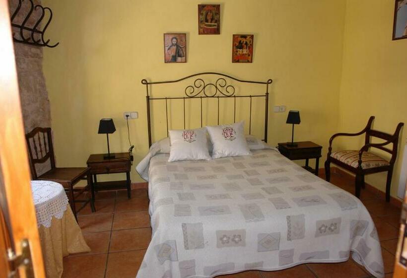 پانسیون Fonda La Plaza