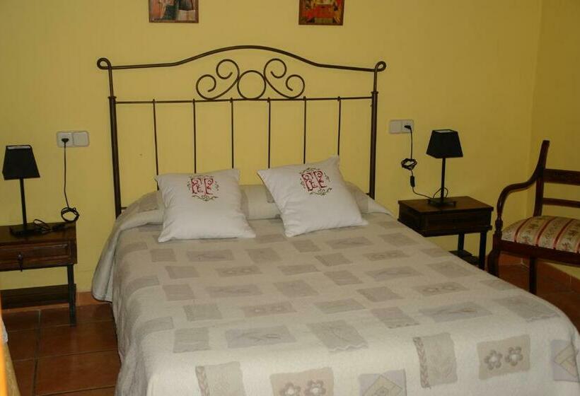 پانسیون Fonda La Plaza