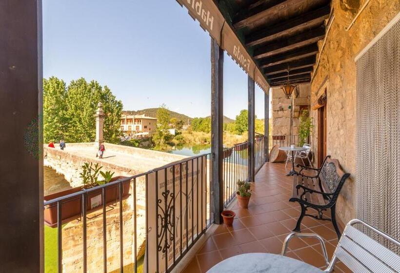 پانسیون Fonda La Plaza