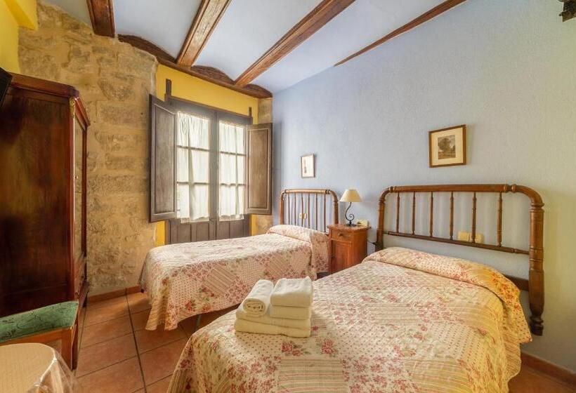 پانسیون Fonda La Plaza