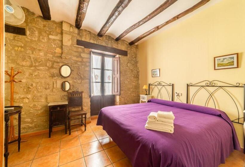 پانسیون Fonda La Plaza