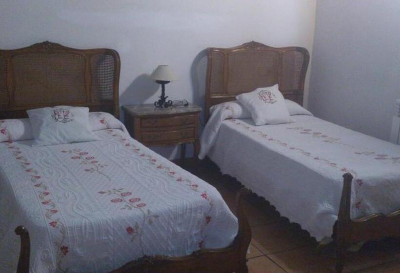 پانسیون Fonda La Plaza