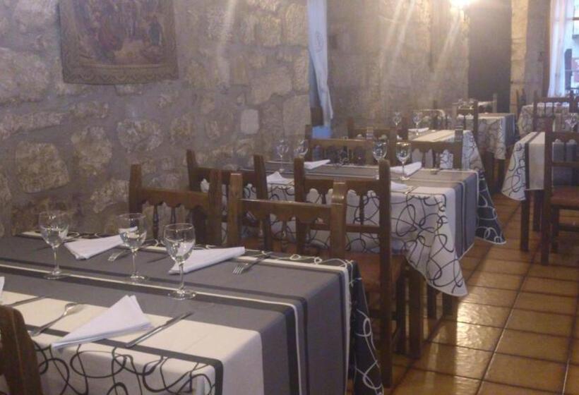 پانسیون Fonda La Plaza