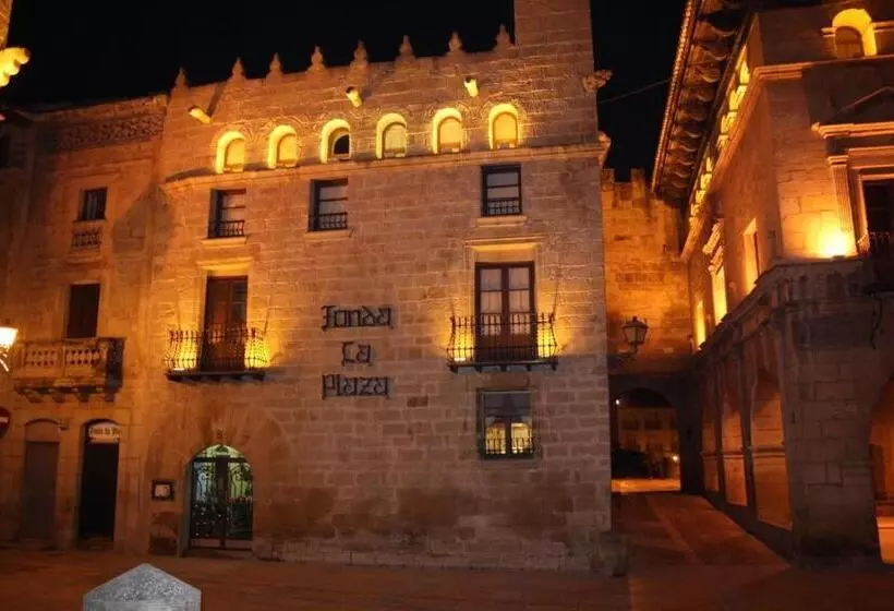 پانسیون Fonda La Plaza