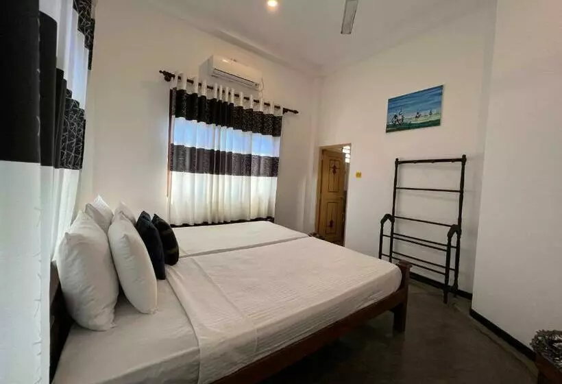 Pension Lahiru Villa