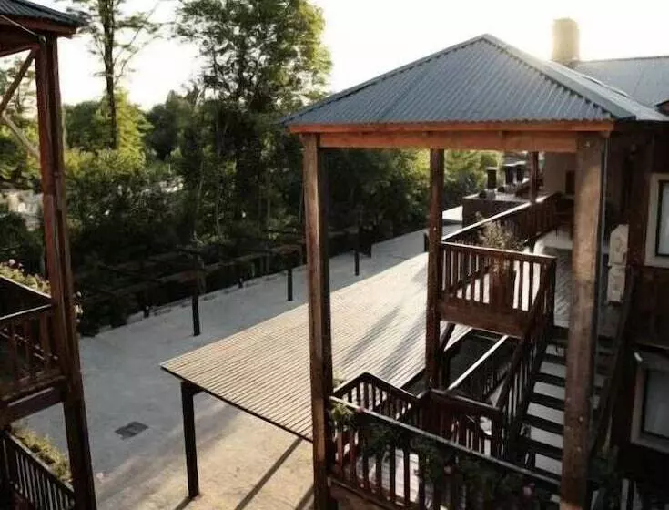 Blackstone Apart Boutique