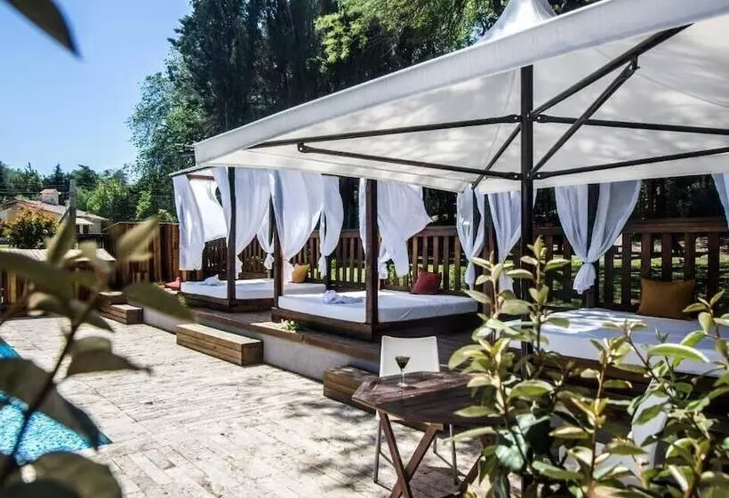 Blackstone Apart Boutique