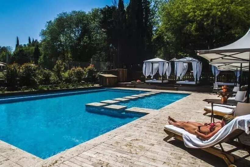 Blackstone Apart Boutique