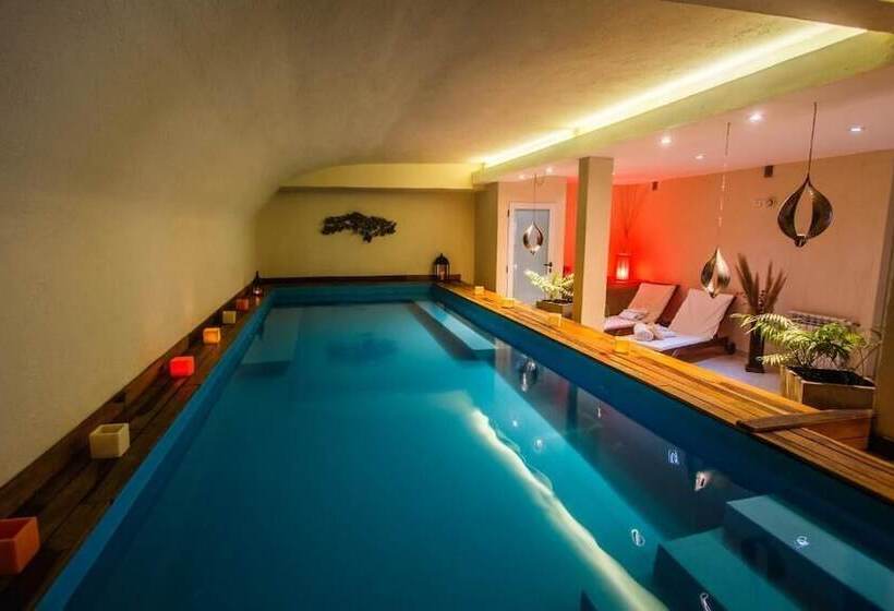 Blackstone Apart Boutique