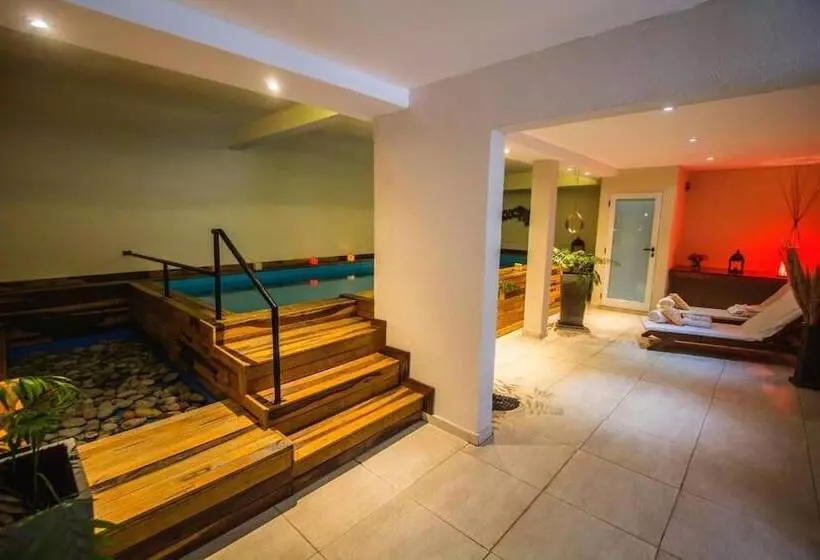 Blackstone Apart Boutique