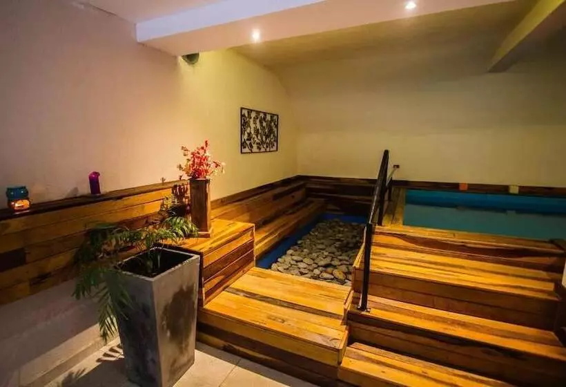 Blackstone Apart Boutique