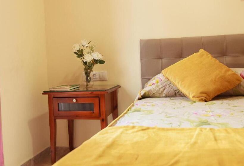 پانسیون Hostal Antigua Morellana