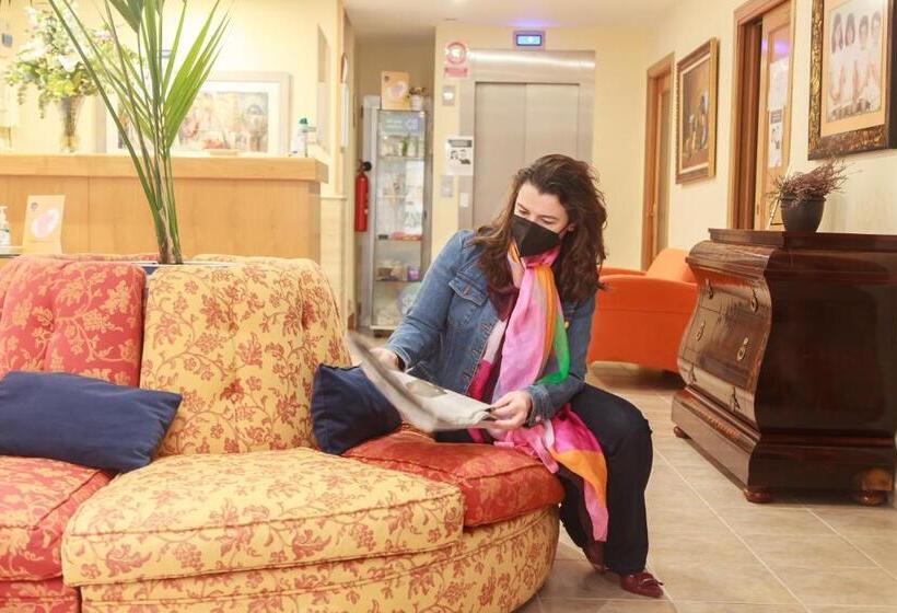 پانسیون Hostal Antigua Morellana