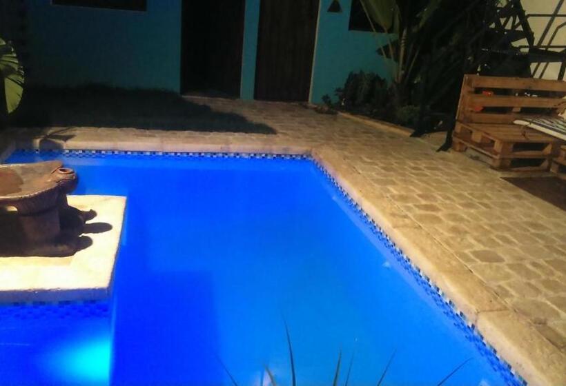 پانسیون La Choza Guesthouse