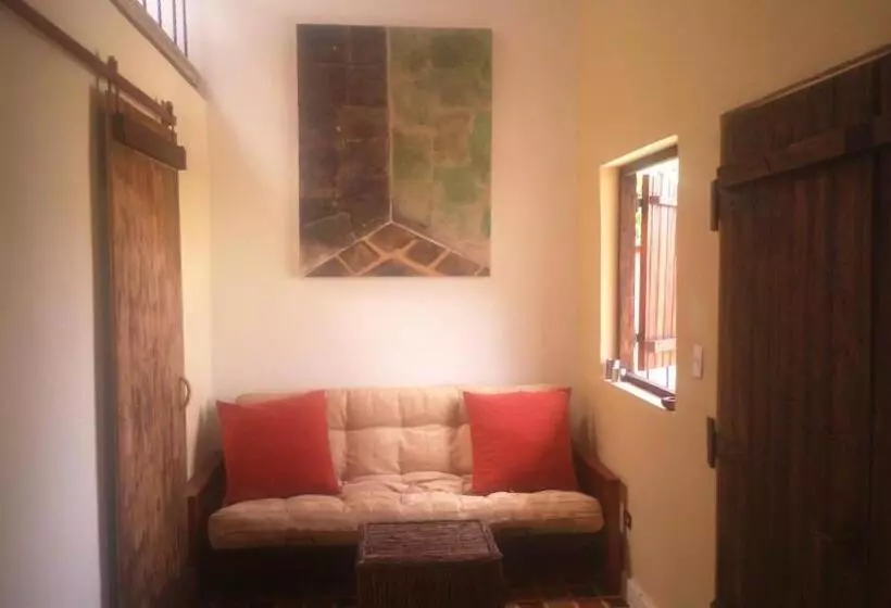 پانسیون La Choza Guesthouse