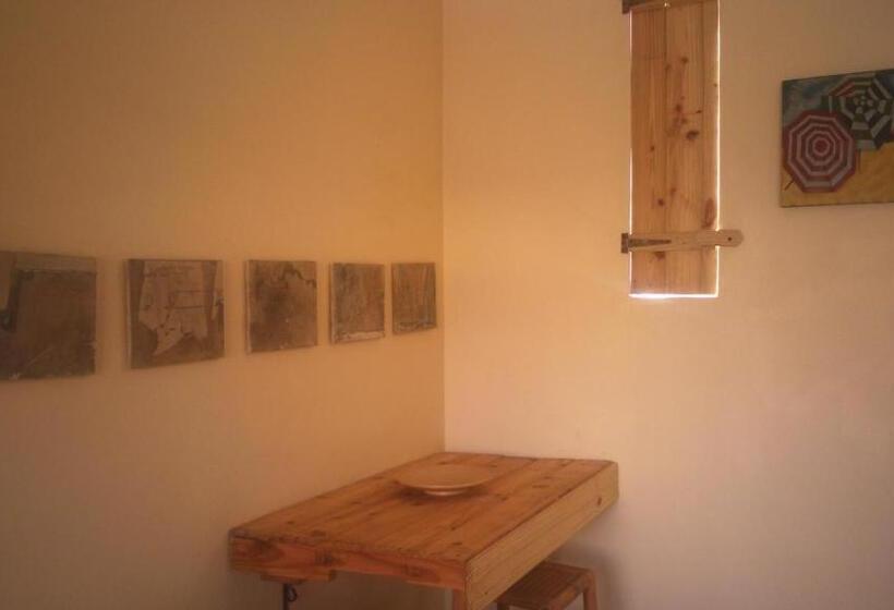 پانسیون La Choza Guesthouse