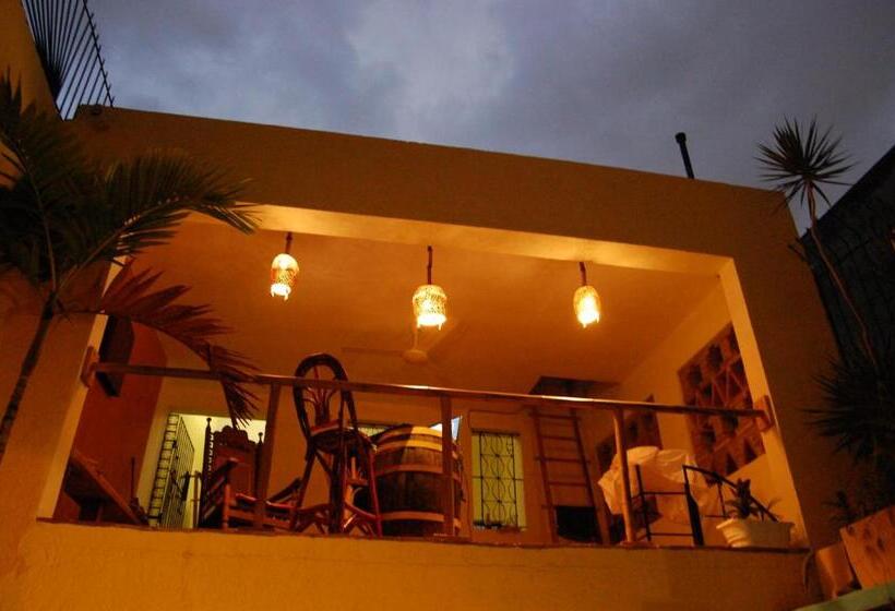 پانسیون La Choza Guesthouse