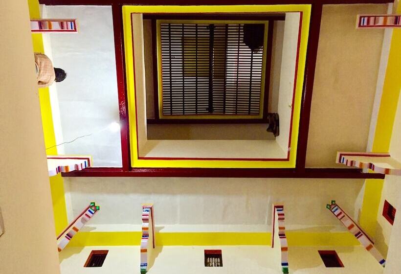 پانسیون Shanti Guest House