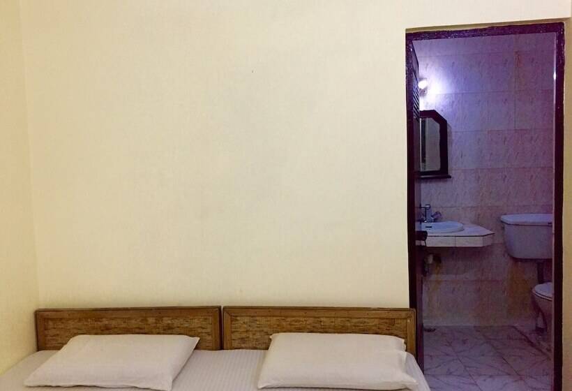 پانسیون Shanti Guest House