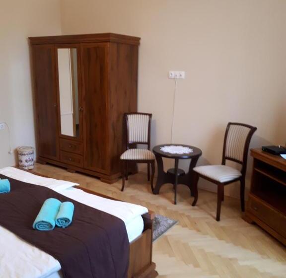 بنسيون Csanabella House