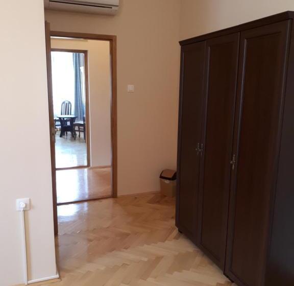 بنسيون Csanabella House