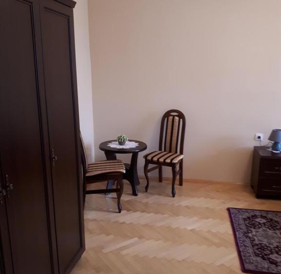 بنسيون Csanabella House