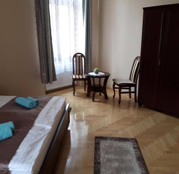 بنسيون Csanabella House